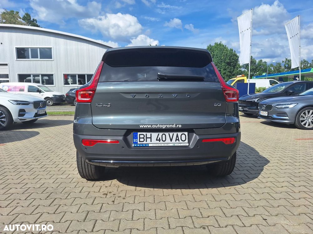 Volvo XC 40 B3 AT FWD MHEV Plus Dark - 13