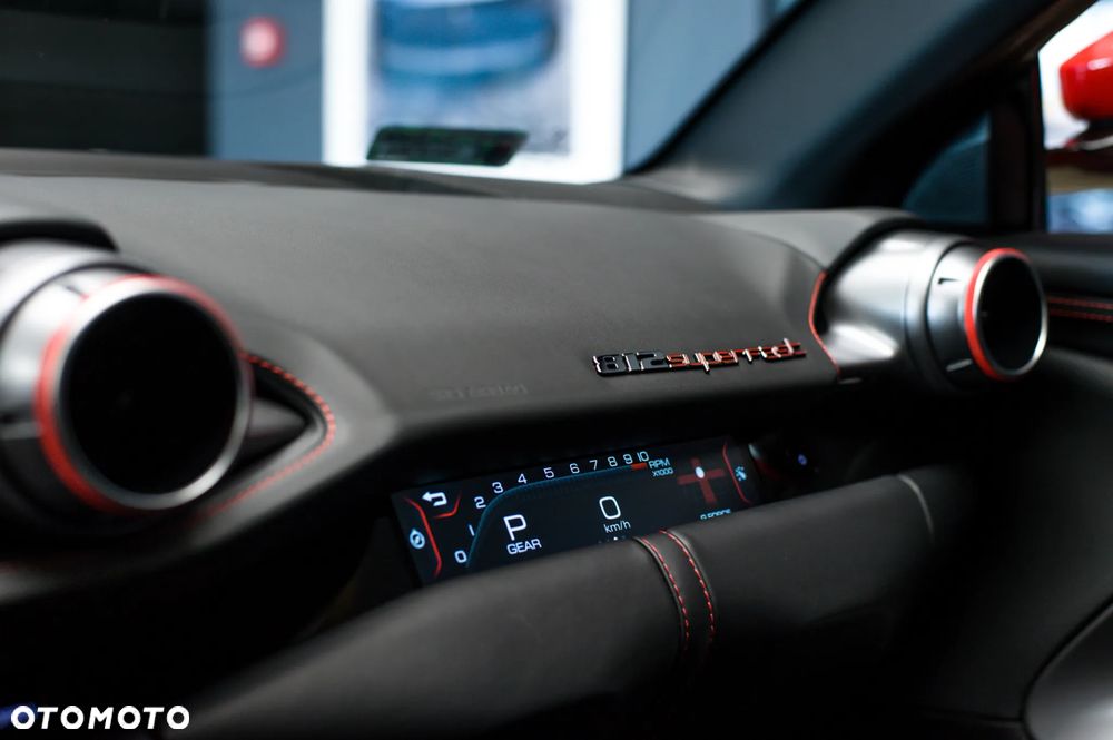 Ferrari 812 Superfast - 30