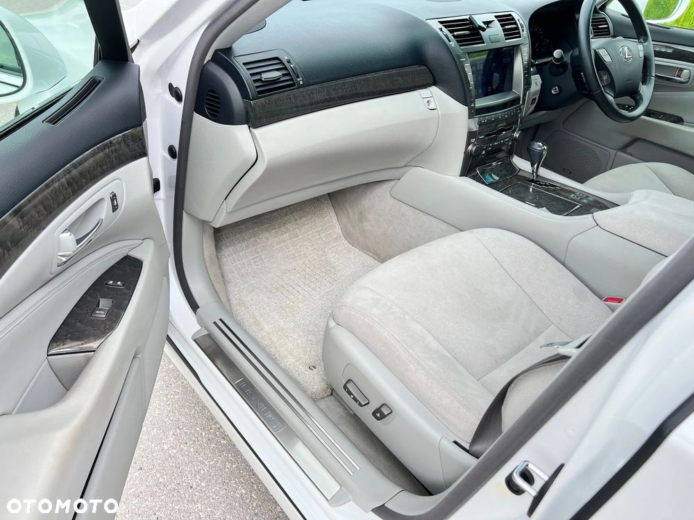 Lexus LS - 8