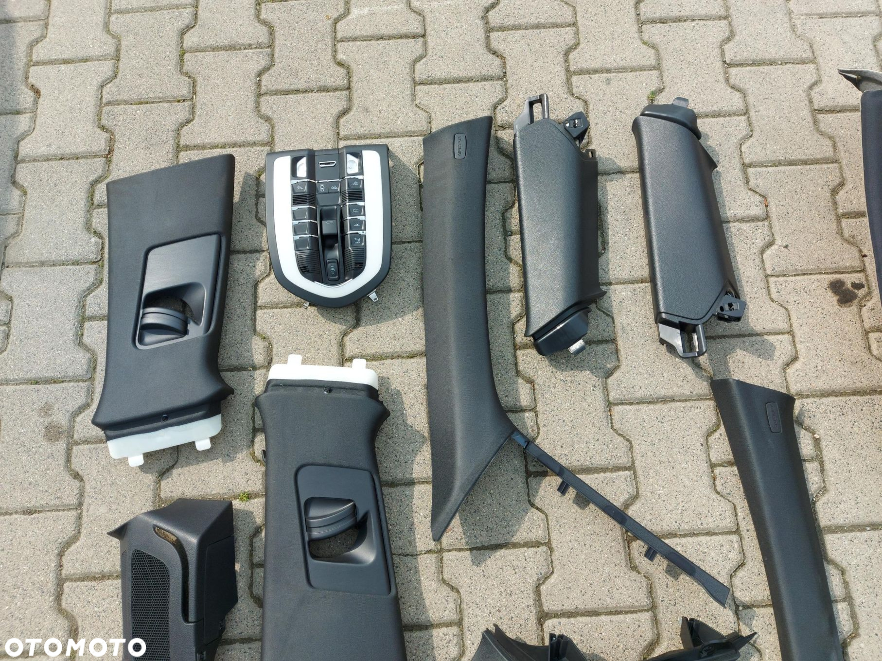 Porsche Macan II LIFT PODSUFITKA PLASTIKI KPL - 3