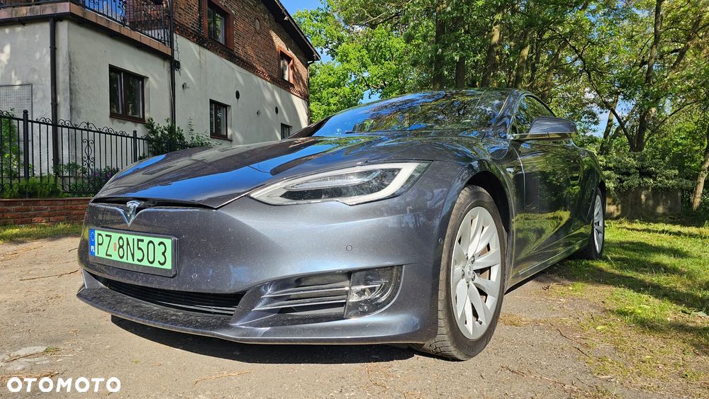 Tesla Model S - 33