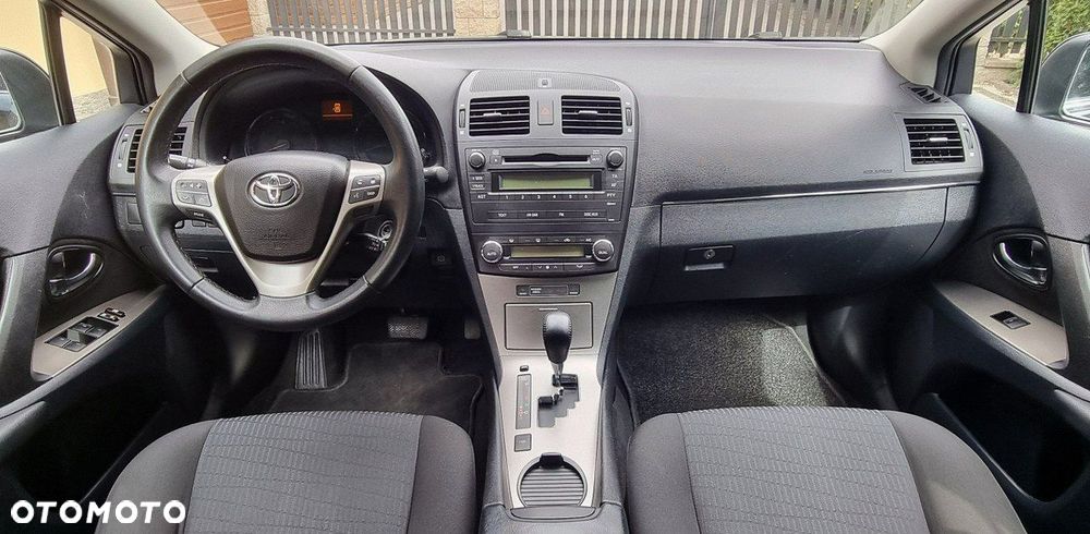 Toyota Avensis - 12