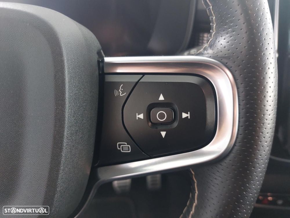 Volvo XC 40 1.5 T2 Momentum Plus - 28