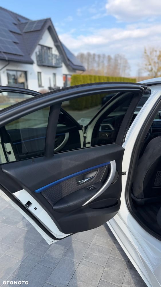 BMW Seria 3 330i xDrive M Sport Shadow sport - 15