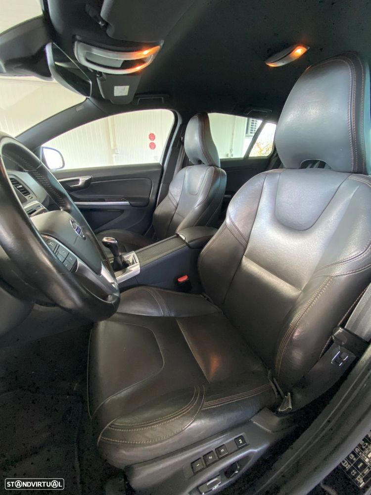 Volvo V60 Cross Country 2.0 D4 Pro - 25