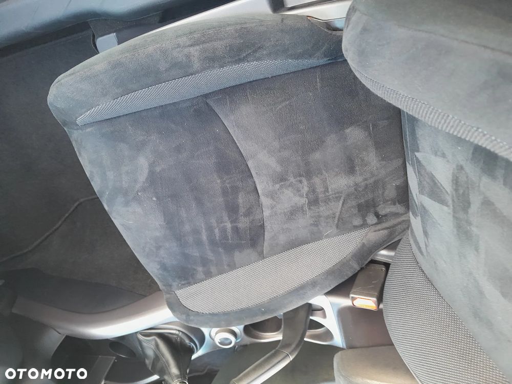 Mitsubishi Outlander 2.0 DI-D 4WD Inform - 24