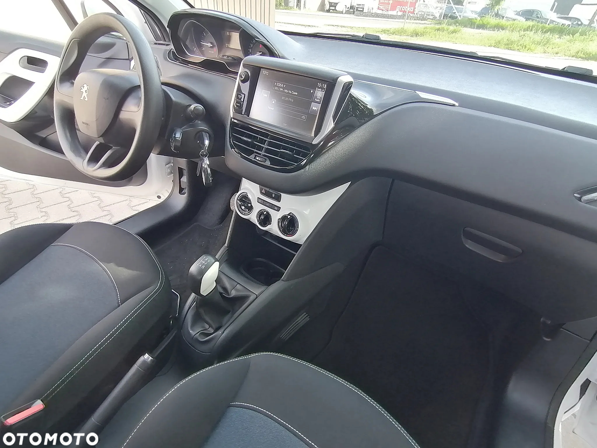 Peugeot 208 - 24