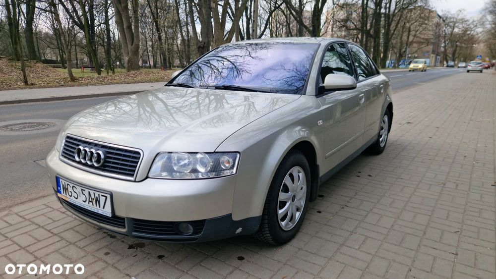 Audi A4 Limousine - 1