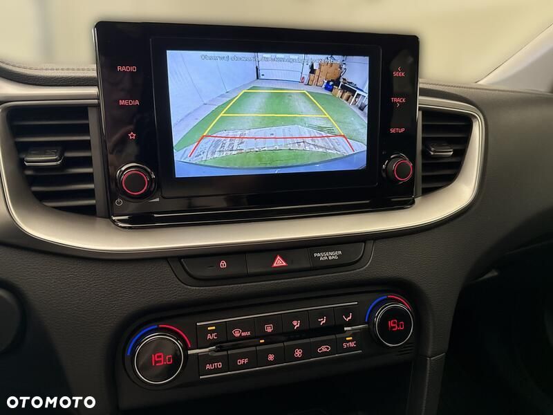 Kia Ceed 1.6 CRDi mHEV M - 16