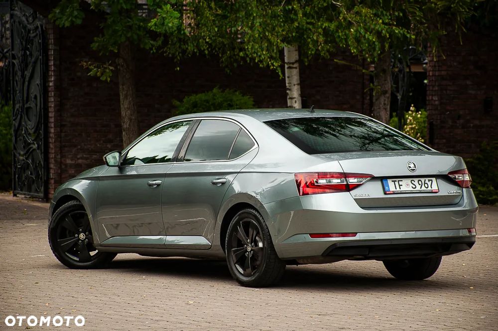 Skoda Superb 2.0 TDI Ambition DSG - 28