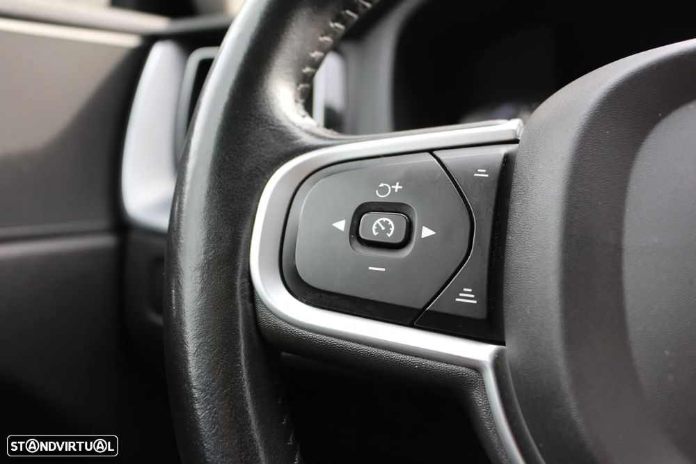 Volvo XC 60 2.0 D3 Momentum Plus - 12