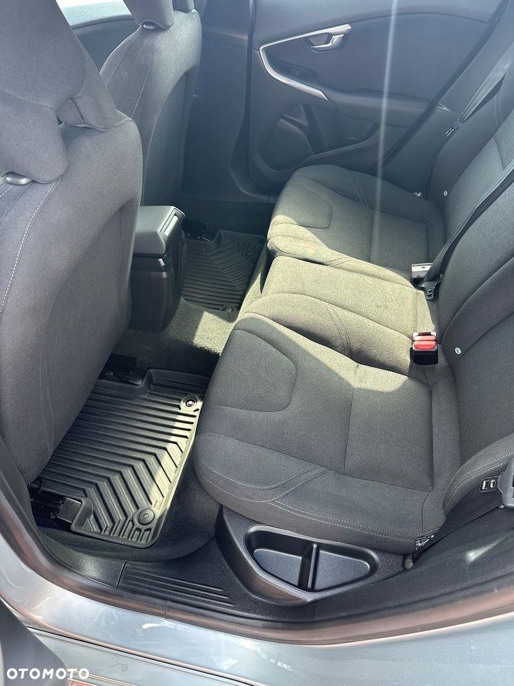 Volvo V40 D2 Momentum - 4