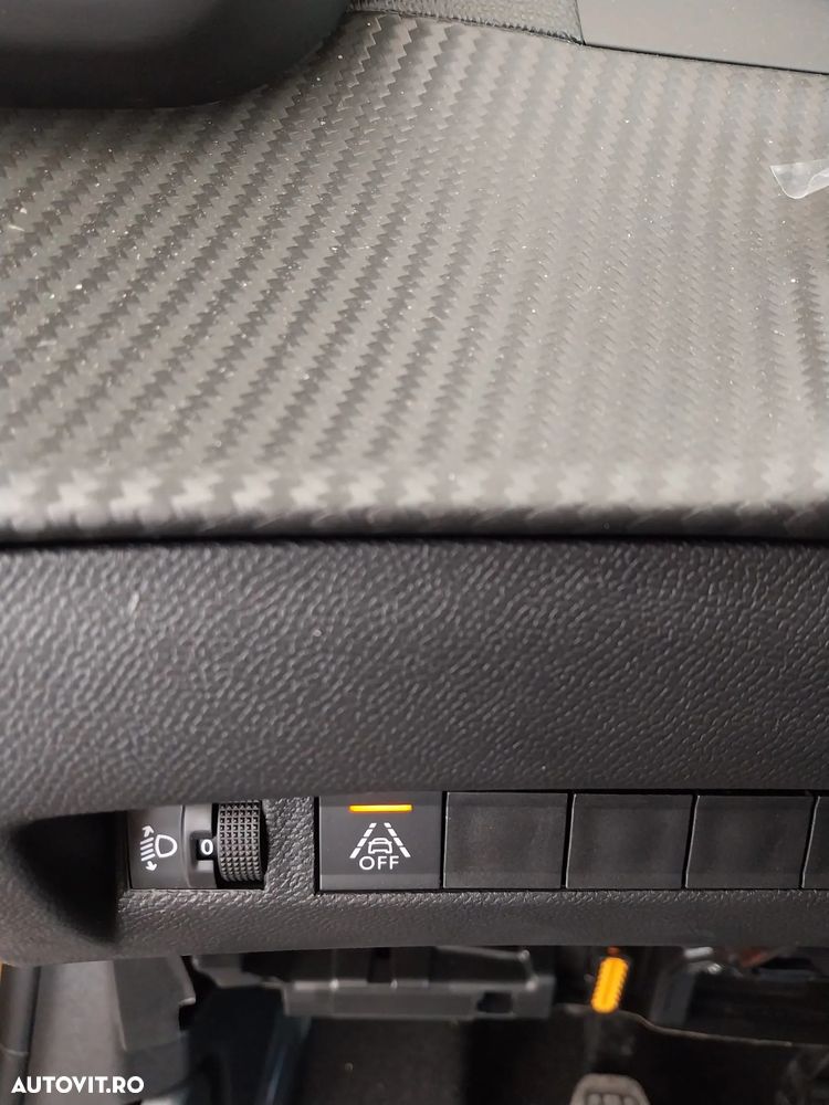 Peugeot 208 1.2 L PureTech STT Allure - 12