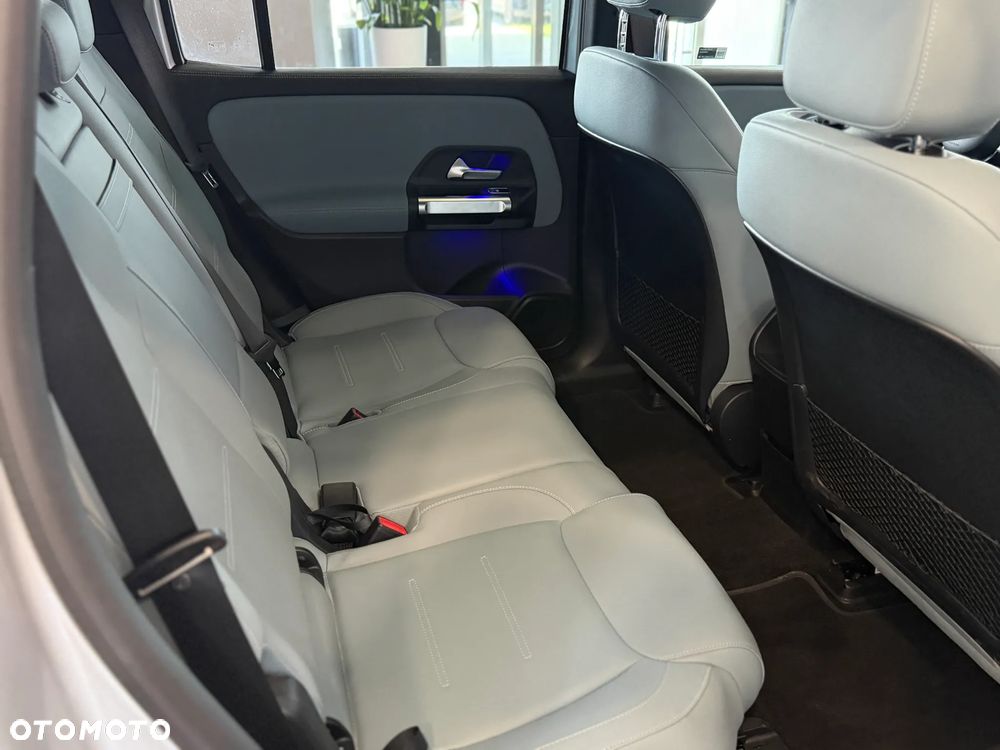 Mercedes-Benz EQB 300 66.5kWh 4-Matic Electric Art - 11