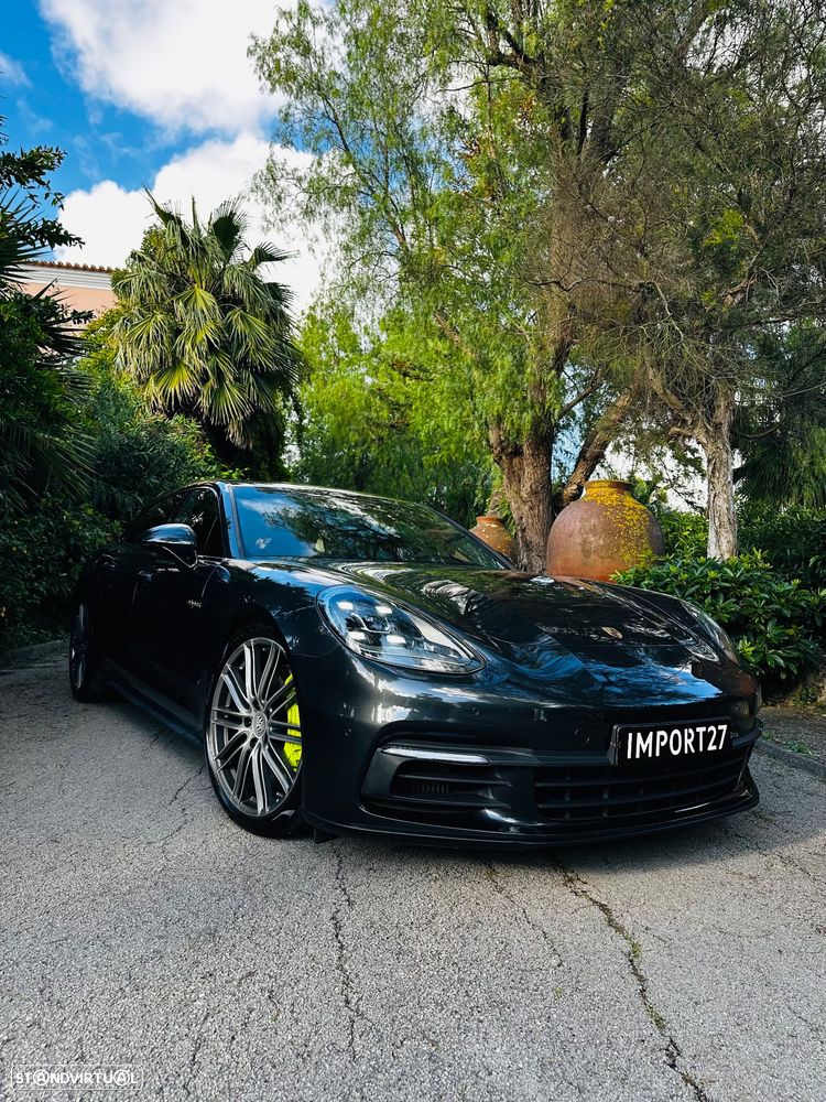 Porsche Panamera 4 E-Hybrid Edition 10 Anos - 1