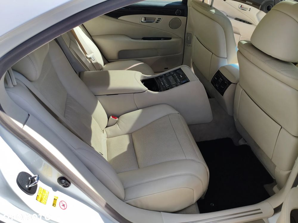 Lexus LS 600h L Prestige - 16