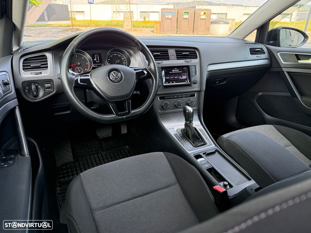 VW Golf 1.6 TDi Trendline DSG - 11