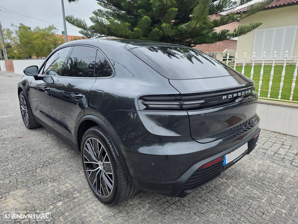 Porsche Macan Electric 4 - 7