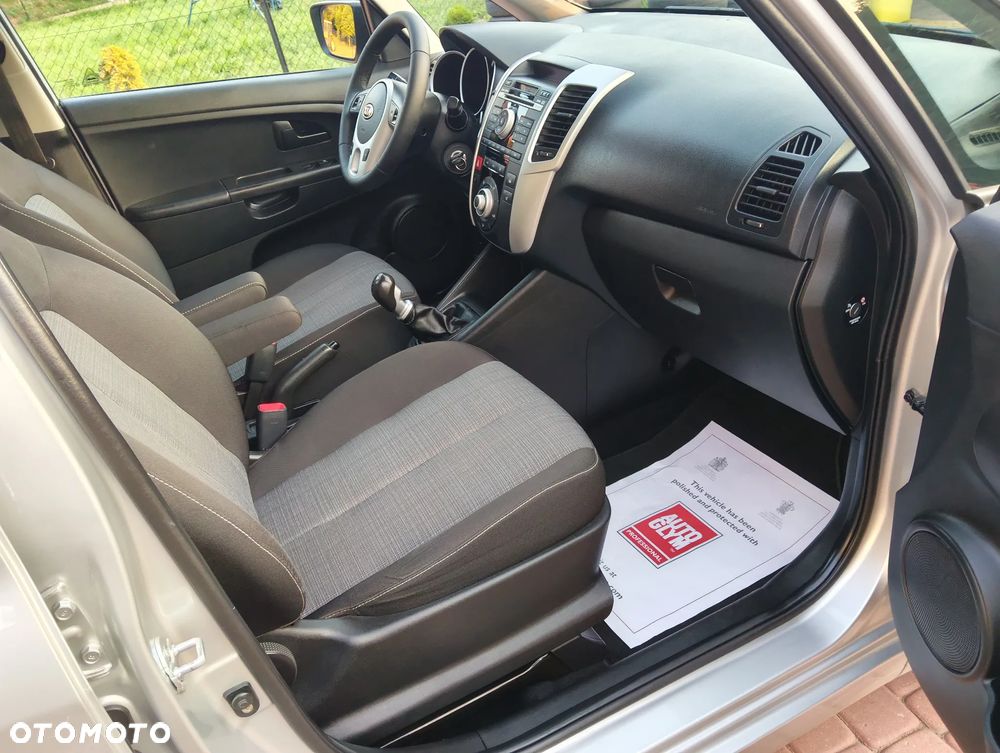 Kia Venga 1.4 CVVT Attract - 9