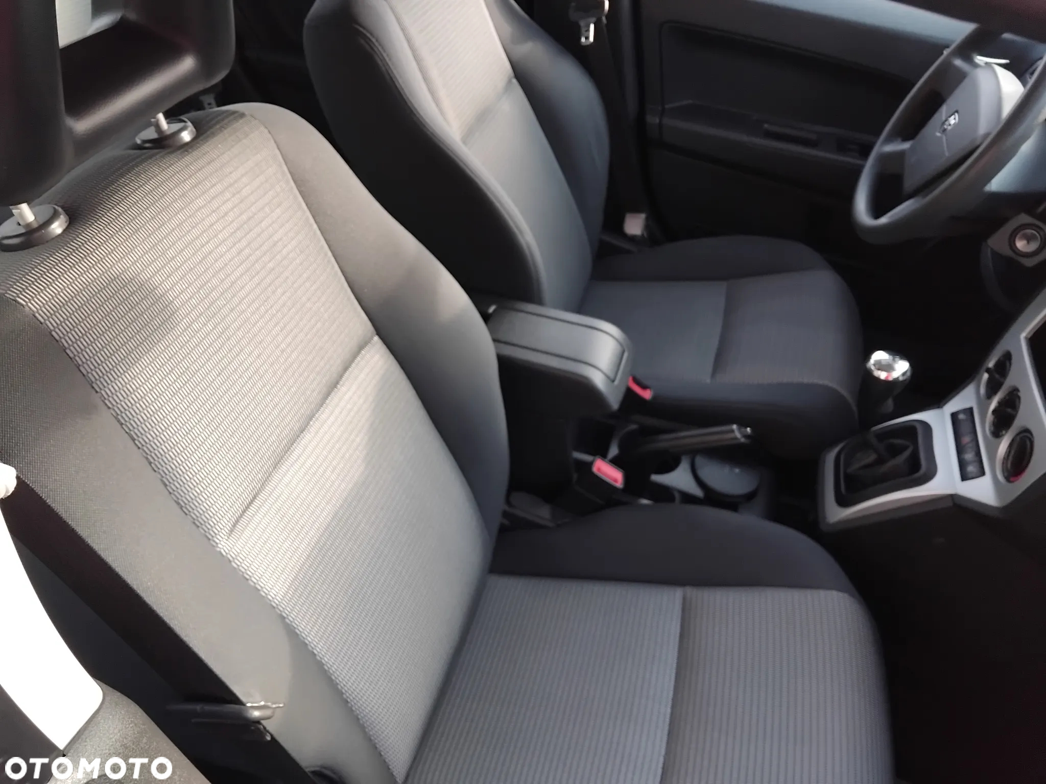 Dodge Caliber 1.8 SXT - 8