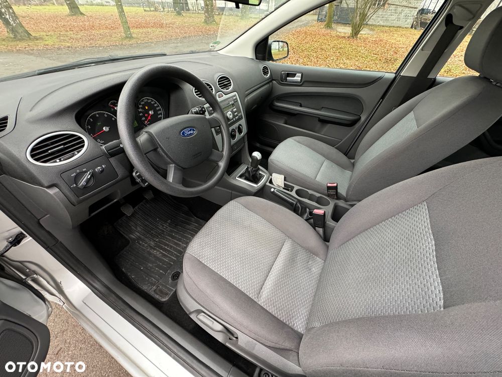 Ford Focus 1.6 16V Trend - 28