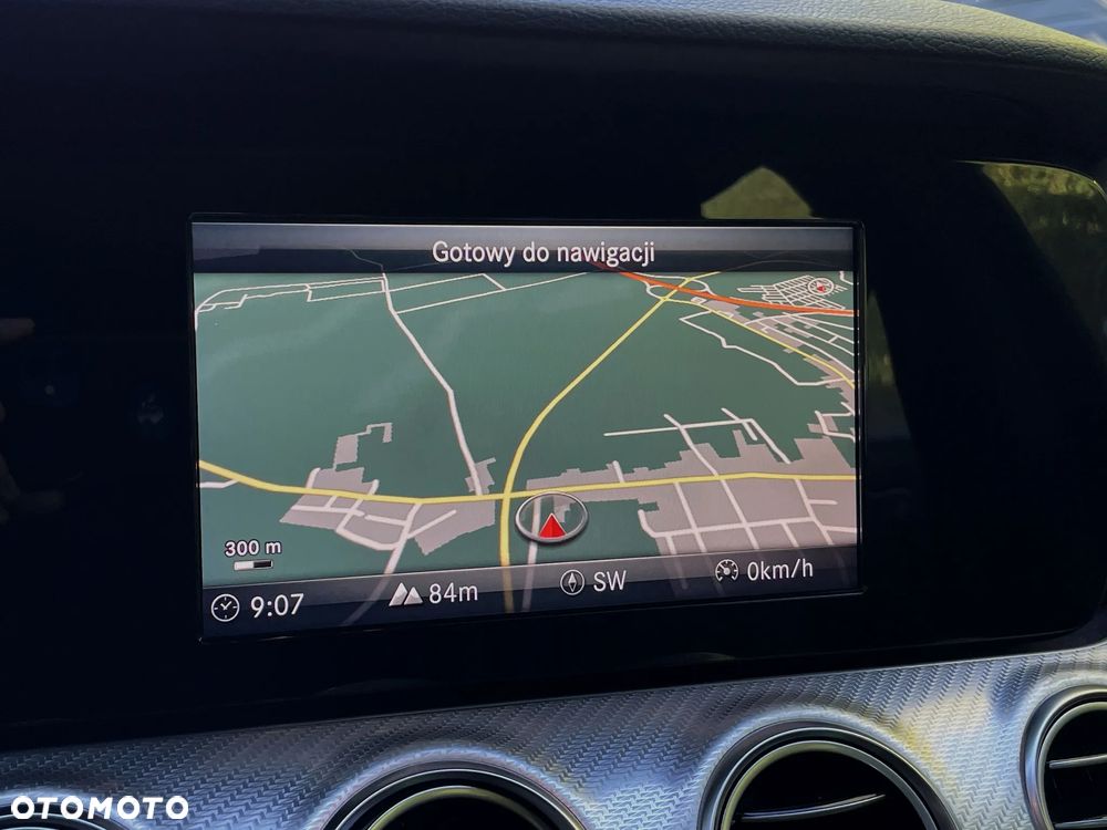 Mercedes-Benz Klasa E 220 d 4-Matic 9G-TRONIC - 27