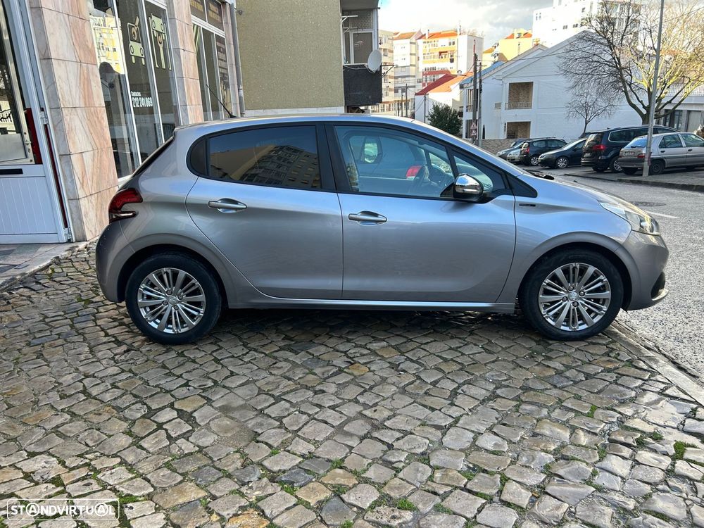 Peugeot 208 1.2 PureTech Signature - 4