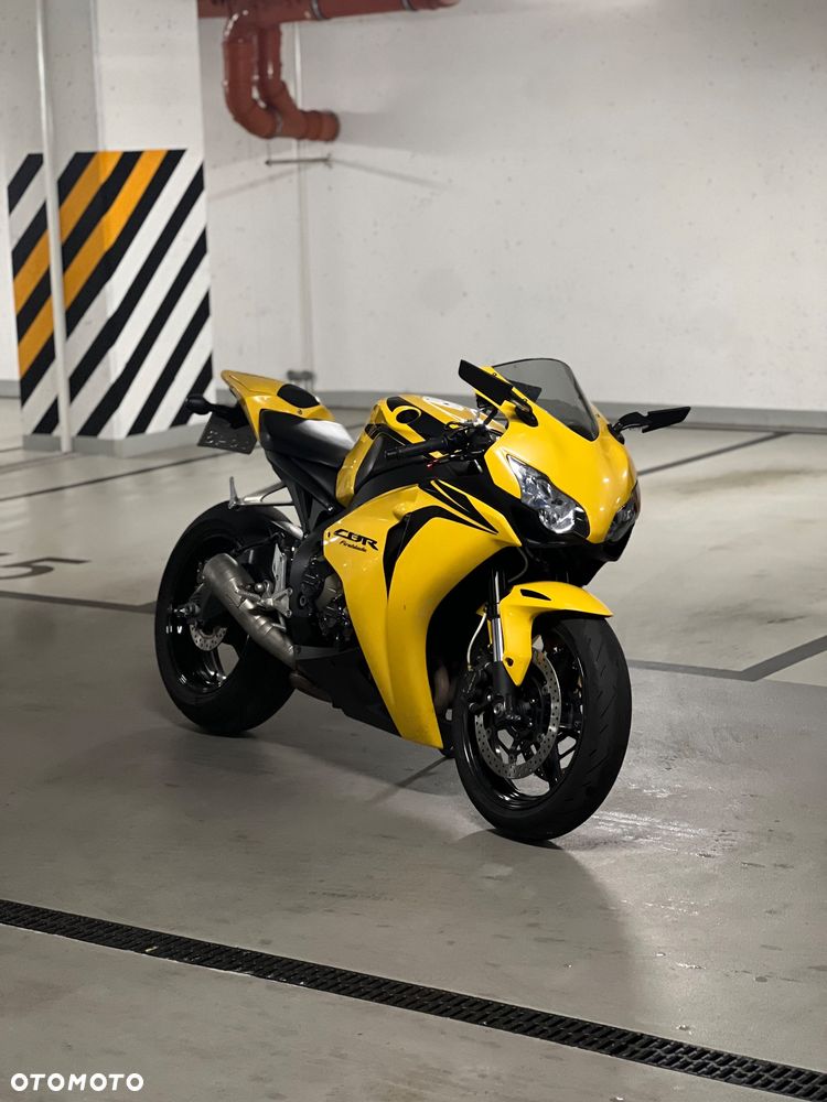 Honda CBR - 1