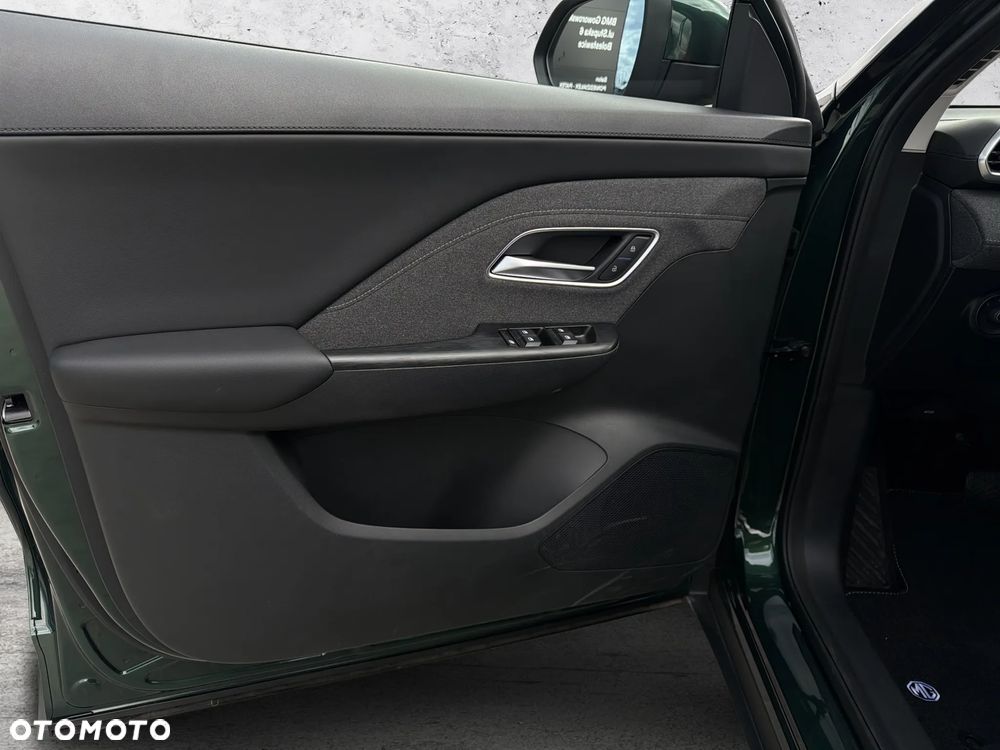 MG ZS Hybrid+ - 10