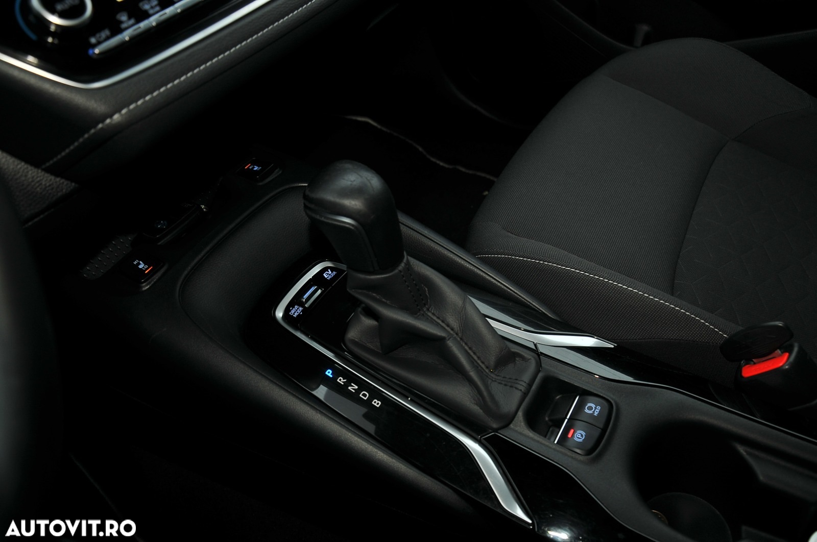 Toyota Corolla 1.8 Hybrid Comfort - 10