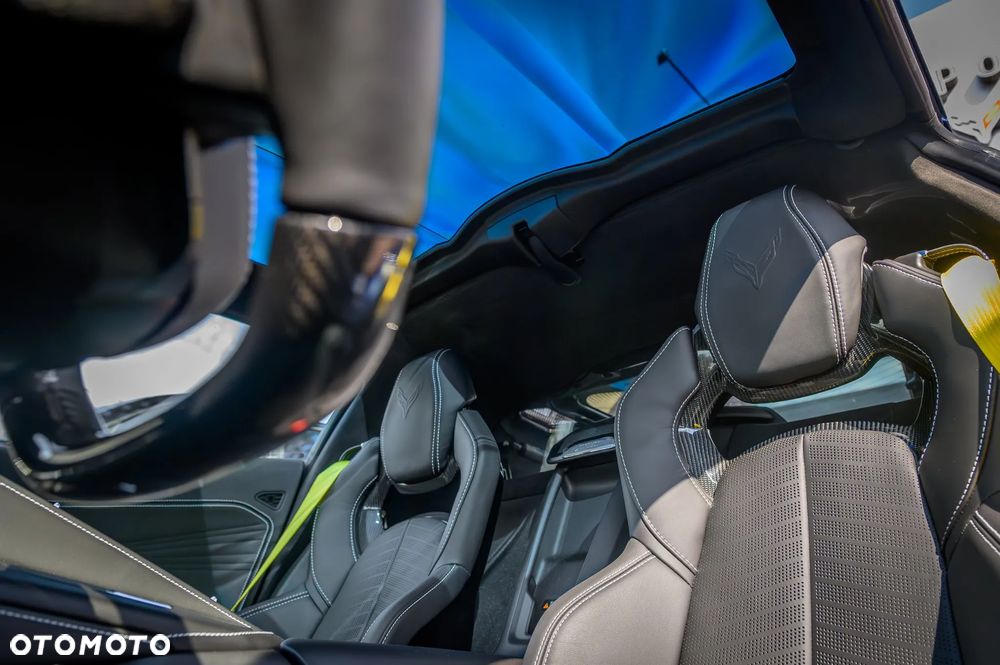 Chevrolet Corvette - 23