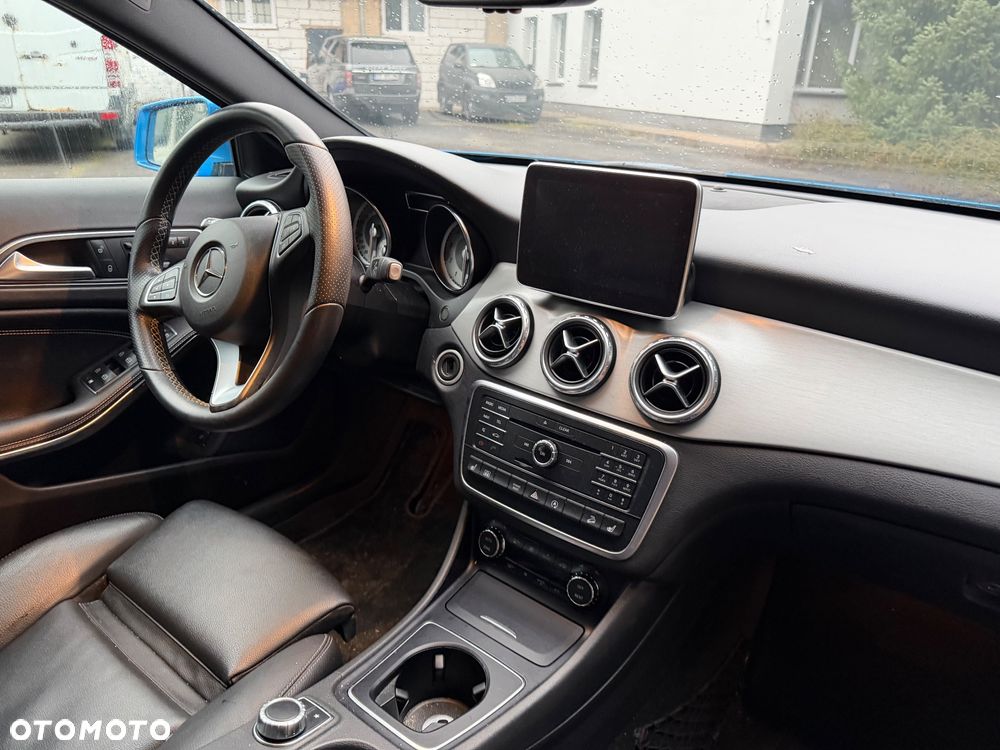 Mercedes-Benz GLA 250 7G-DCT AMG Line - 13