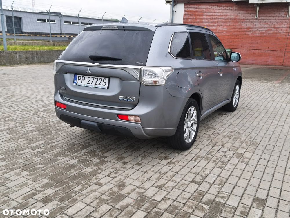Mitsubishi Outlander Instyle NAVI + - 8