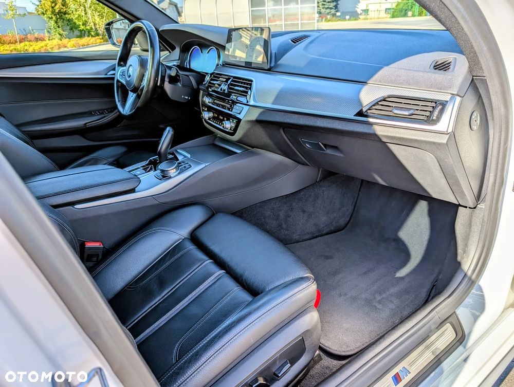 BMW Seria 5 520d M Sport - 11