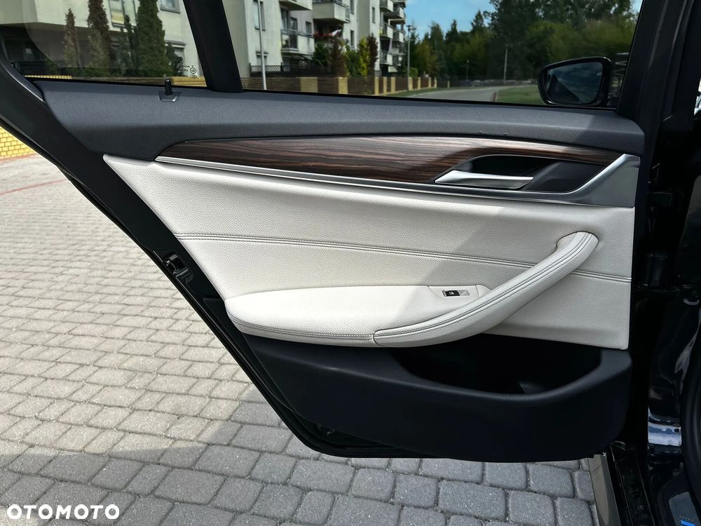 BMW Seria 5 530e xDrive M Sport sport - 21