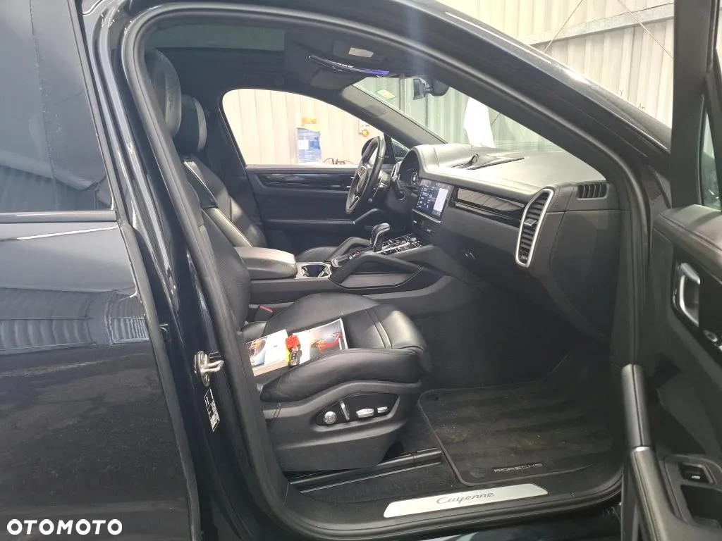 Porsche Cayenne Coupe E-Hybrid - 8