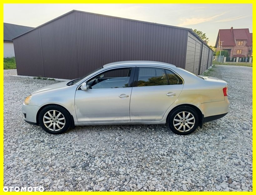 Volkswagen Jetta 2.0 TDI Comfortline - 14