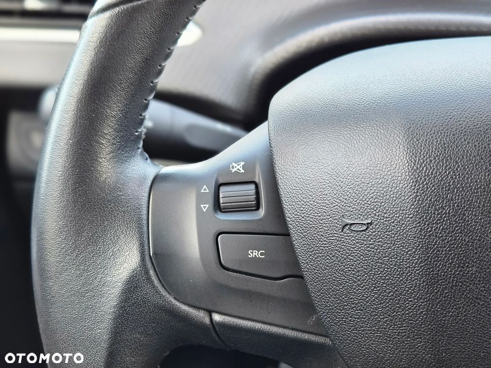 Peugeot 2008 1.2 Pure Tech Style S&S - 19