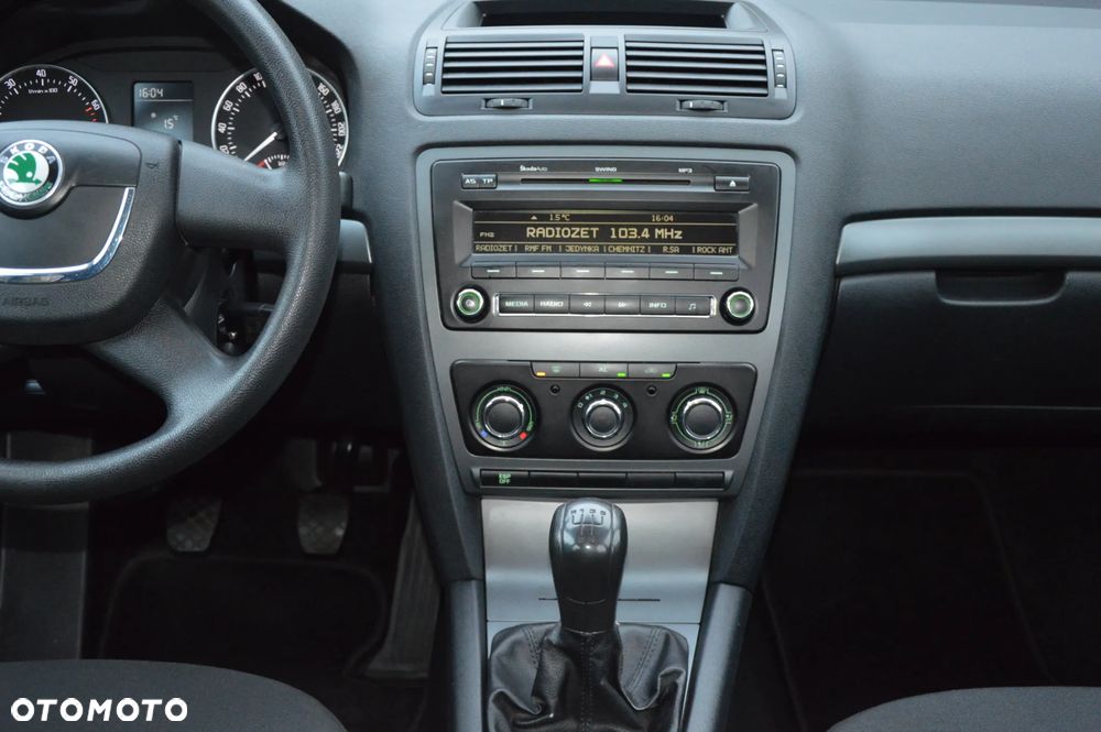 Skoda Octavia 1.6 Ambiente - 23