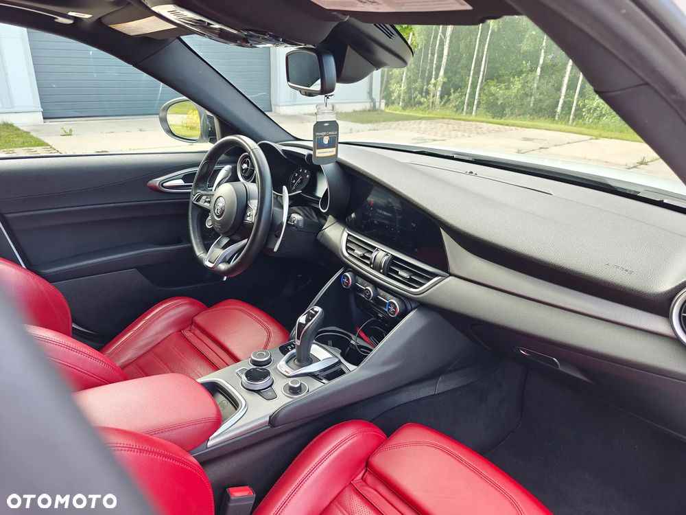 Alfa Romeo Giulia 2.0 Turbo 16V AT8 Veloce Ti - 28