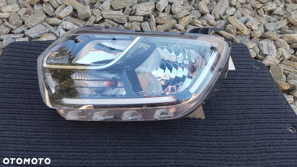 DACIA DUSTER II 18- LAMPA LEWA PRZÓD 260609367R - 2