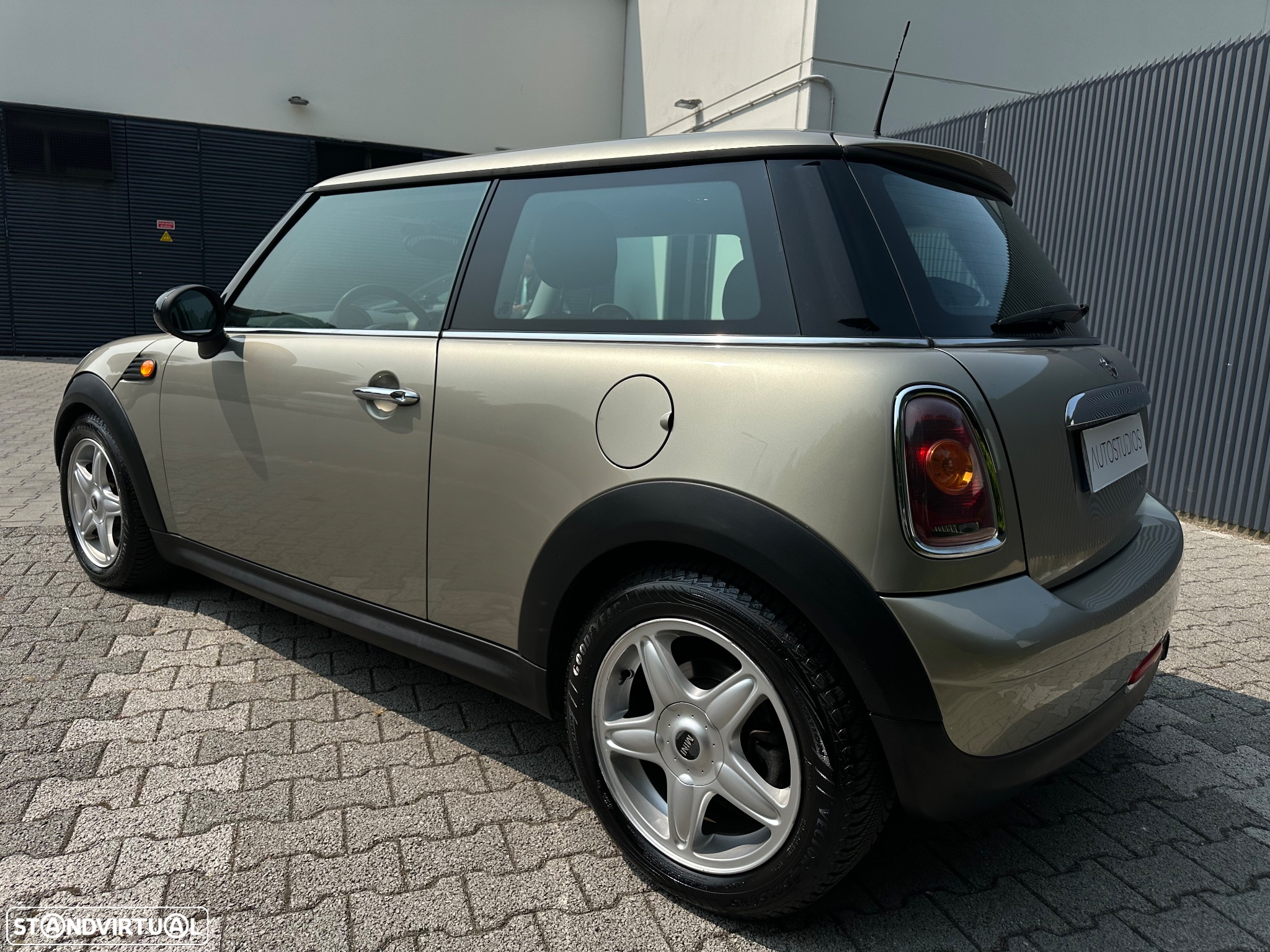 MINI 3 Portas One 1.4 Auto - 13