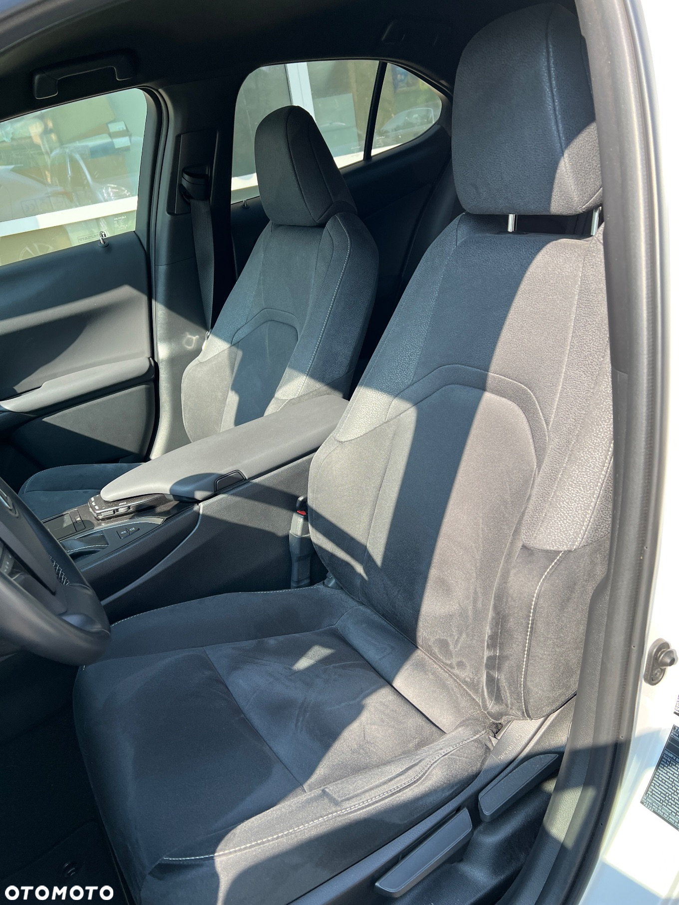 Lexus UX 200 GPF Pure 2WD - 16