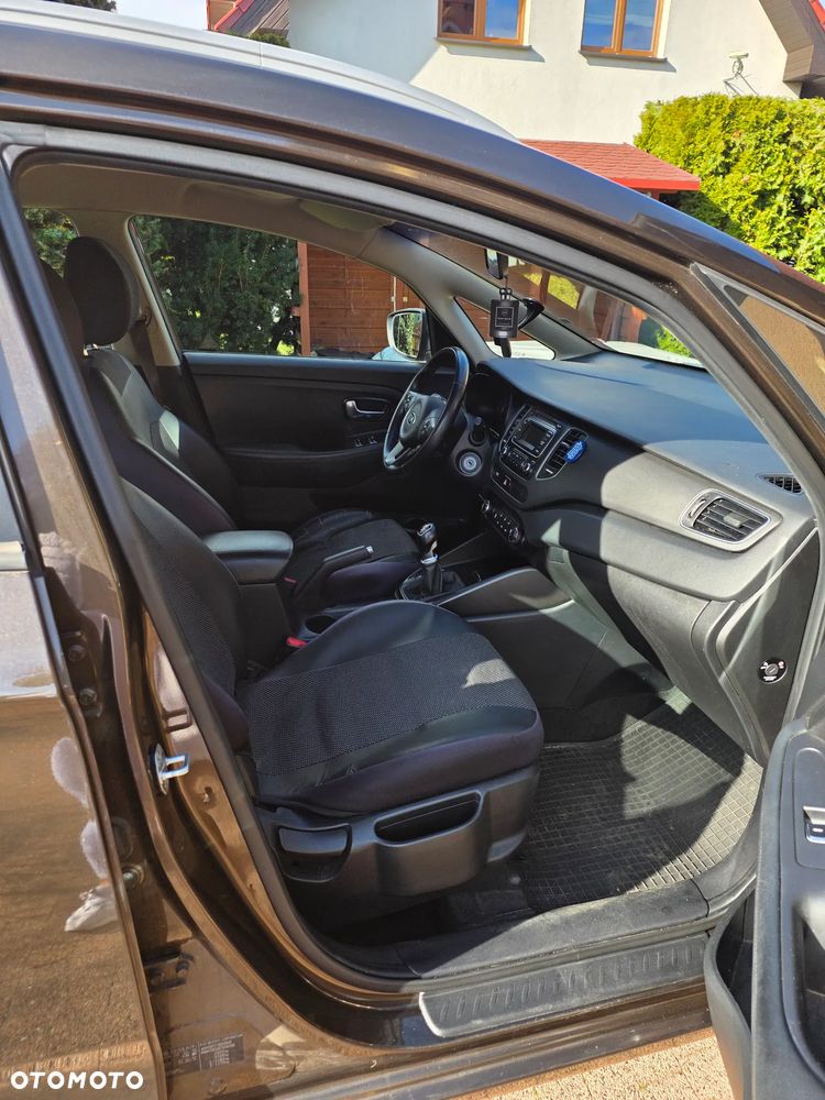 Kia Carens 1.6 GDI L - 11