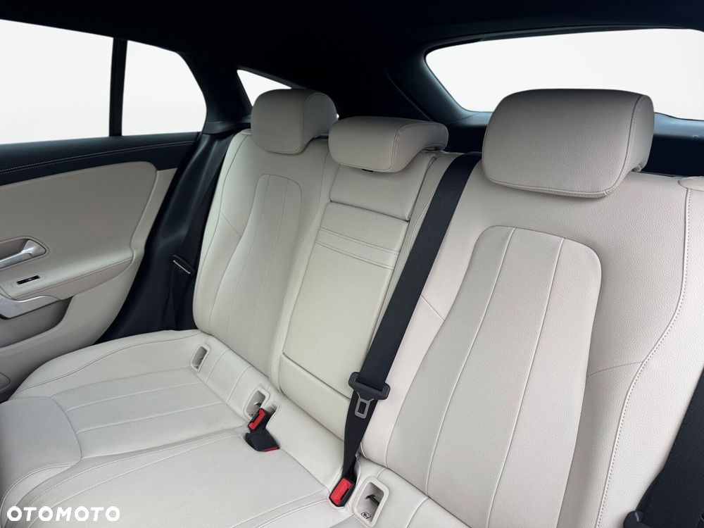 Mercedes-Benz CLA - 13