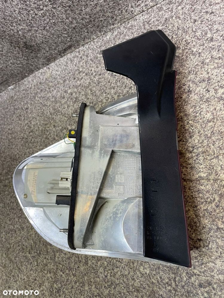 Lampa LED prawa tylna prawy tyl w blotnik BMW E70 X5 BDB ORG - 8