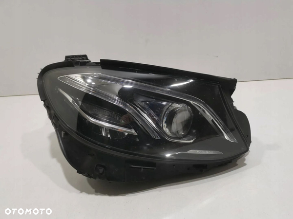 Mercedes-Benz E W213 lampa prawy przód CAŁA