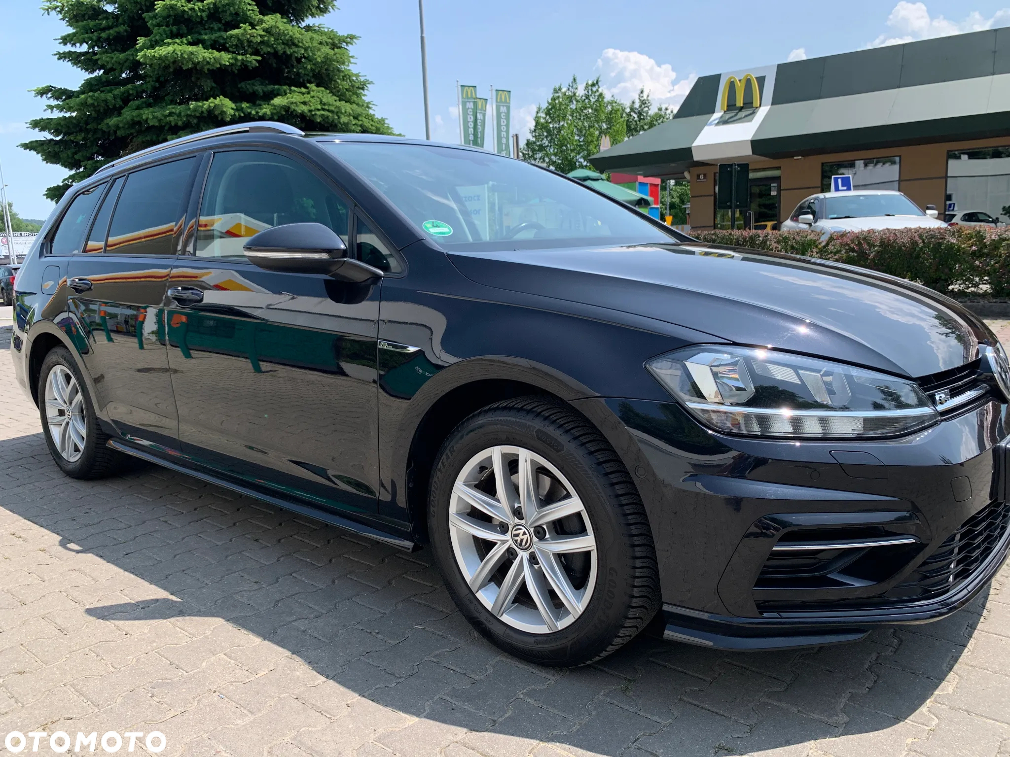 Volkswagen Golf VIII 2.0 TDI R-Line DSG - 23