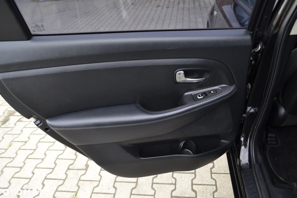 Kia Carens 1.6 GDI L - 15