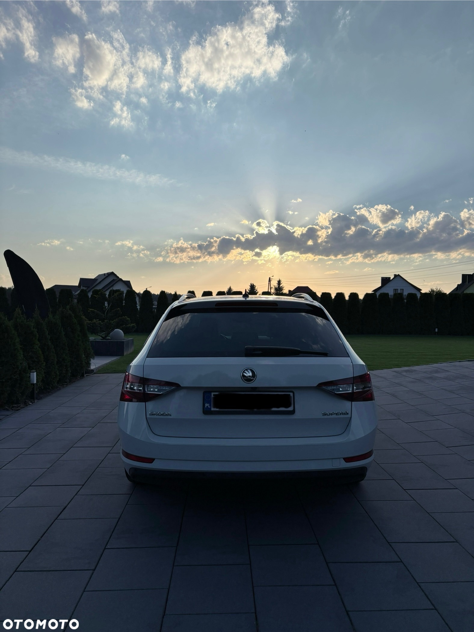 Skoda Superb 2.0 TDI L&K DSG - 11